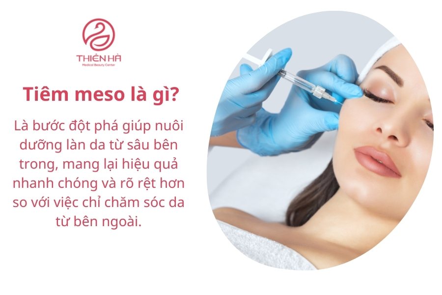 Bác sĩ thực hiện tiêm meso cho khách hàng với dụng cụ chuyên dụng trong môi trường vô trùng, an toàn.