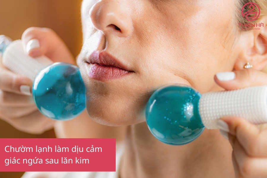 Chườm lạnh giúp làm dịu da và giảm ngứa hiệu quả.
