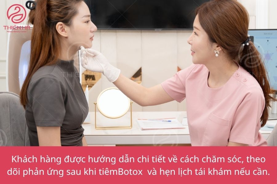 Bác sĩ tại Thẩm mỹ viện Thiên Hà tư vấn về tiêm Botox