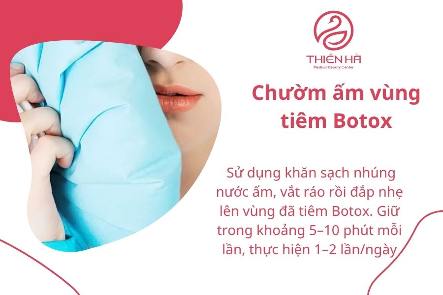 Sử dụng khăn ấm chườm nhẹ nhàng lên vùng tiêm Botox.