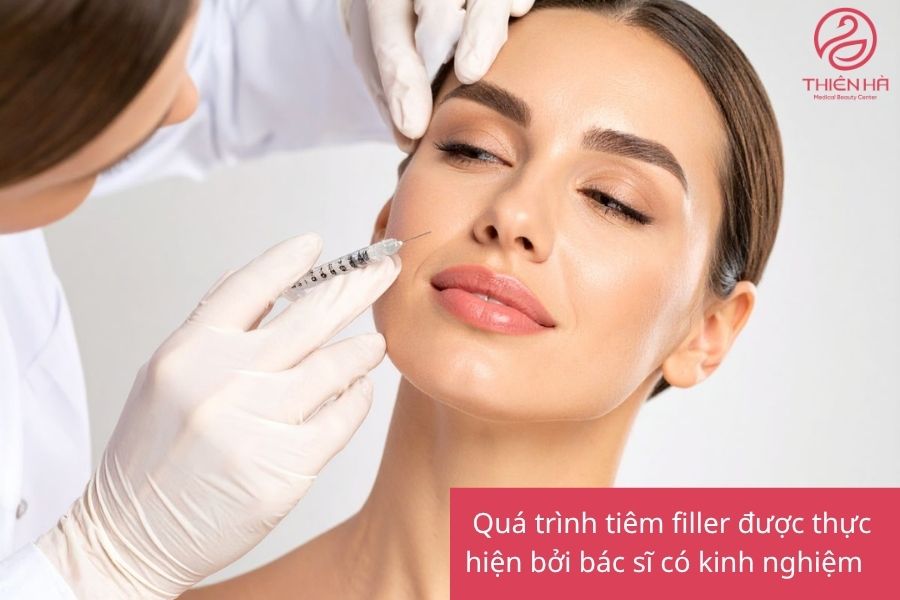Tiến hành tiêm Filler