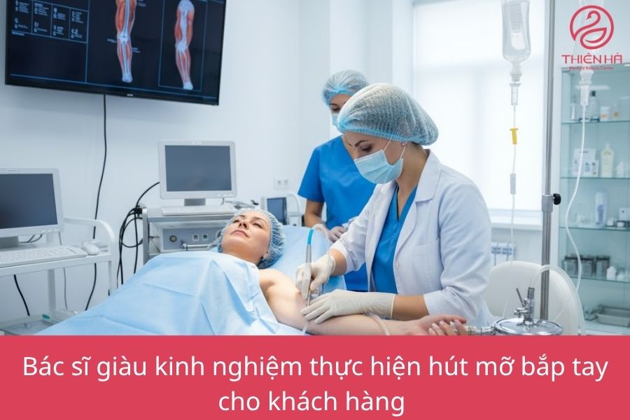 Hút mỡ bắp tay là gì? Quy trình, chi phí và lưu ý an toàn cần biết 8 Chọn bác sĩ giàu kinh nghiệm