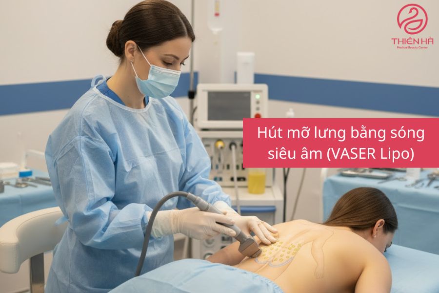 Hút mỡ lưng là gì? Giải pháp giúp tấm lưng phẳng mịn, thon gọn 3 Bác sĩ thực hiện hút mỡ bằng sóng siêu âm