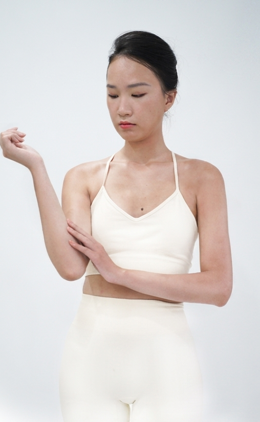 Tắm trắng body – 10 buổi – Da bật sáng rõ rệt - trước