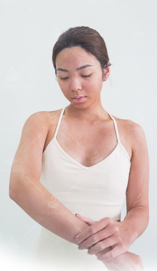 Tắm trắng body – 13 buổi – Làn da sáng mịn căng bóng - trước