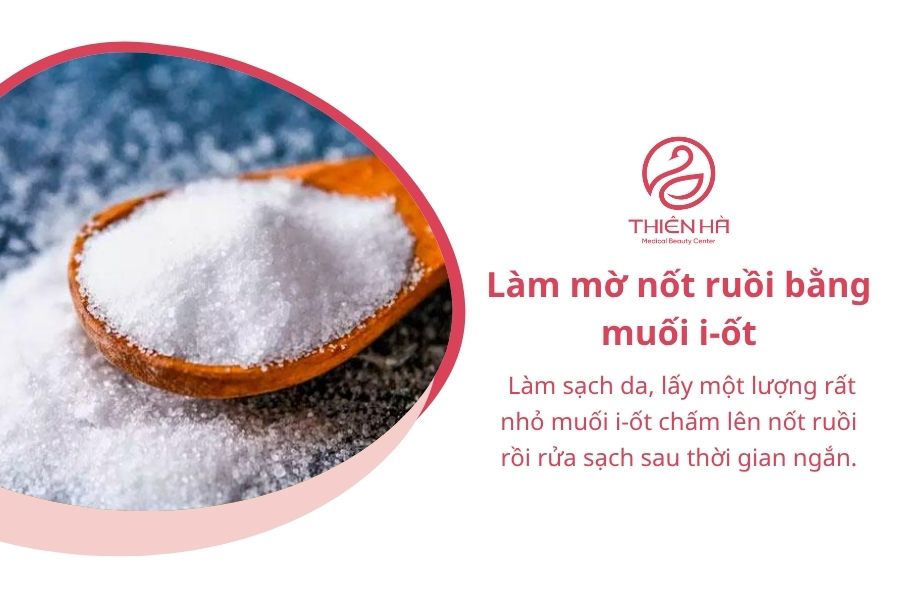 Cách tẩy nốt ruồi tại nhà: 6 cách phổ biến và điều cần biết 3 Làm mờ nốt ruồi bằng muối i-ốt